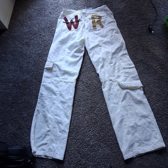 PacSun White Pants with Maroon and Gold Details - Picture 3 of 5